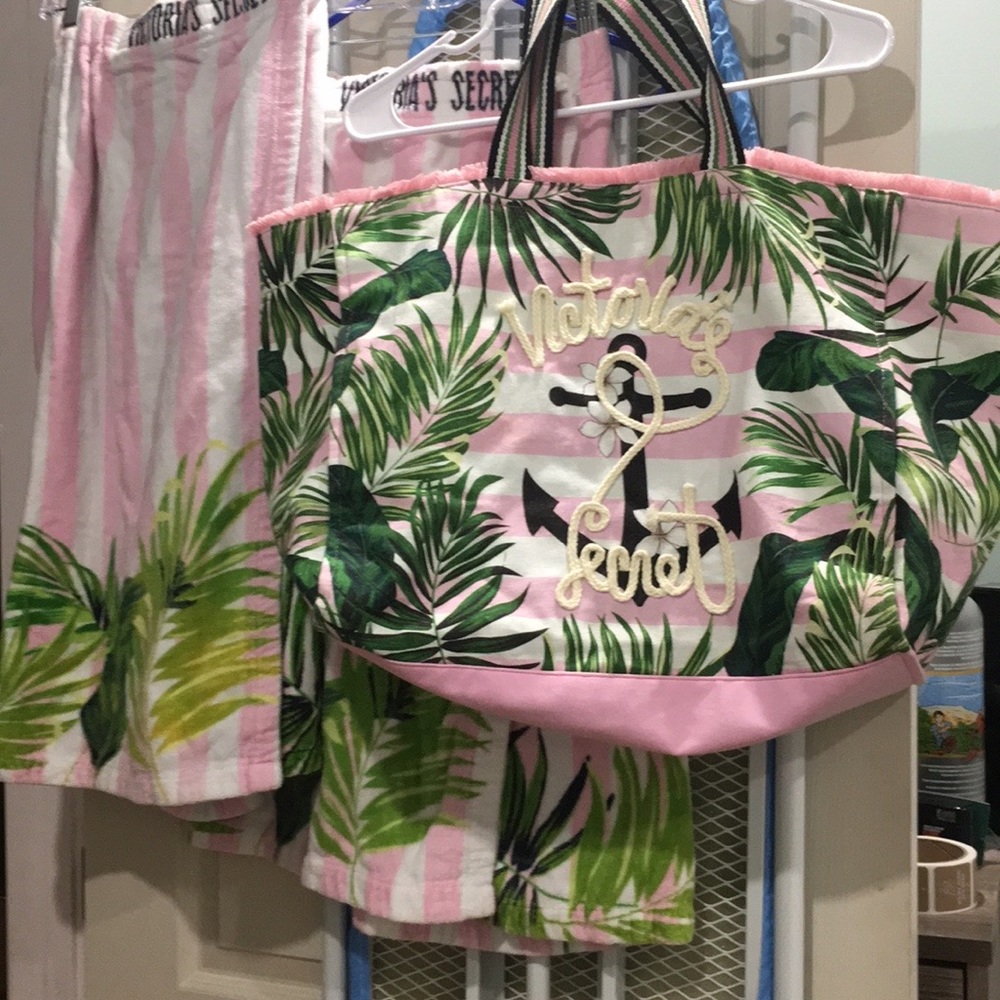 Victoria”s Secret VS Tropical Wrap Beach Towels Tote 🌴3 piece set